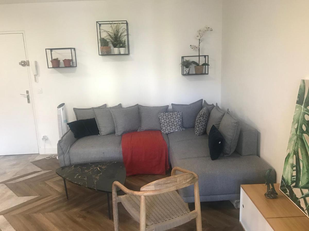 Nid Douillet - Bel Avec Garage Apartment